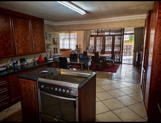 4 BEDROOM HOUSE FOR SALE IN VANDERBIJLPARK SW 5
